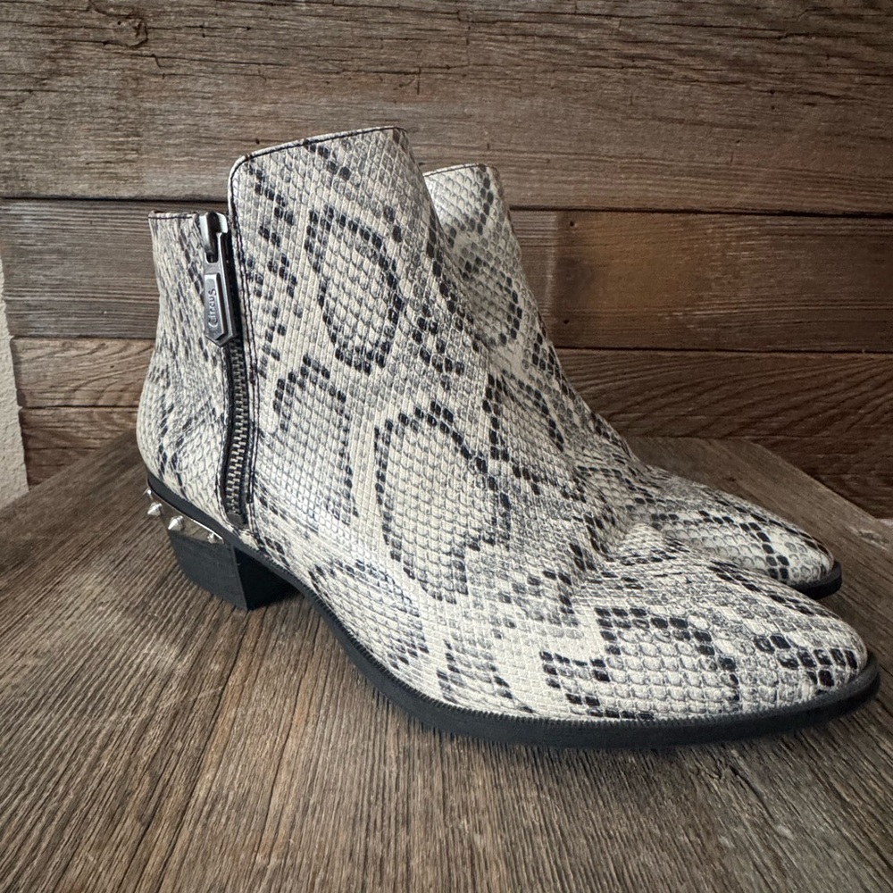 Circus NY by Sam Edelman Highland Western Spiked Booties size 8
